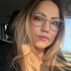 Meet your Posher, Aurelia